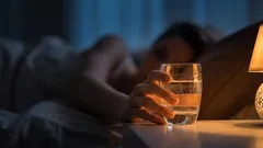 Perché non si dovrebbe bere acqua prima di andare a dormire e in che modo questo influisce sul proprio benessere