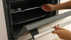 Perché è consigliabile lasciare lo sportello del forno aperto per qualche minuto dopo la cottura