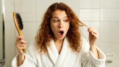 Sta diventando popolare online una maschera per capelli fai-da-te economica con due ingredienti.